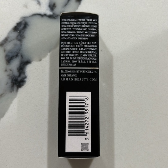 New Armani Luminous Silk concealer shade 10 - Picture 5 of 7